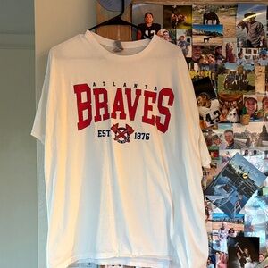 Atlanta Braves t-shirt.